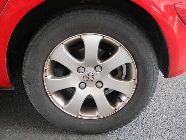 愛車のお洒落は“足元”から