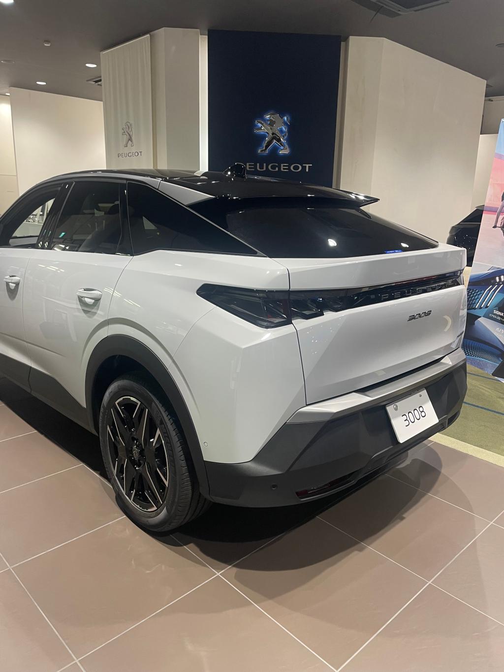 NEW 3008のエクステリア